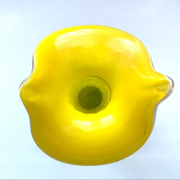 Vintage Calla Lily Shaped Twisted Art Glass Vase - Picture 5 of 11